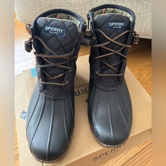 Sperry Salt Water Quilt Nylon Boots. - Picture 2 of 8